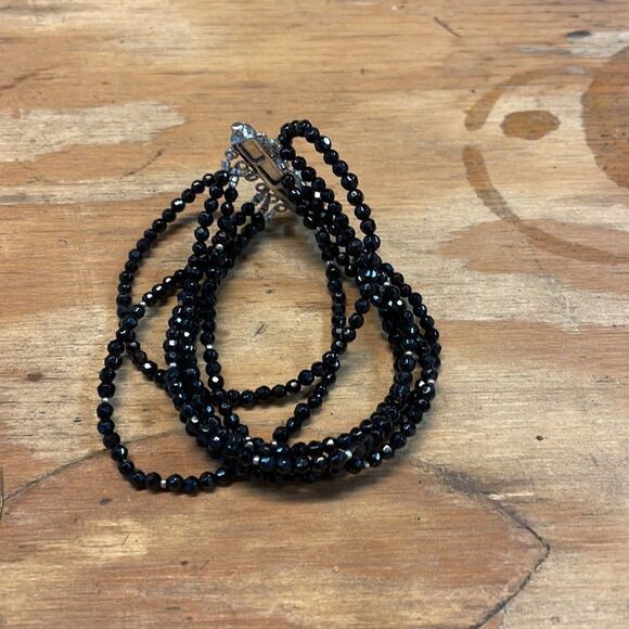 Woman’s black sparkly beaded bracelet - Picture 7 of 8